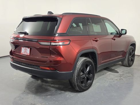 Used 2025 Jeep Grand Cherokee Limited w/ Black Appearance Package RWD image 6