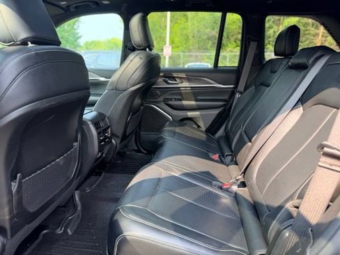 Used 2022 Jeep Grand Cherokee Overland AWD/4WD image 27