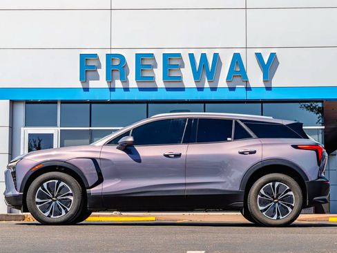 Used 2024 Chevrolet Blazer EV LT AWD/4WD image 2