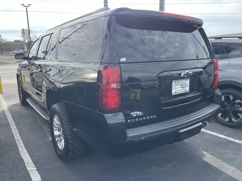 Used 2020 Chevrolet Suburban LT image 4