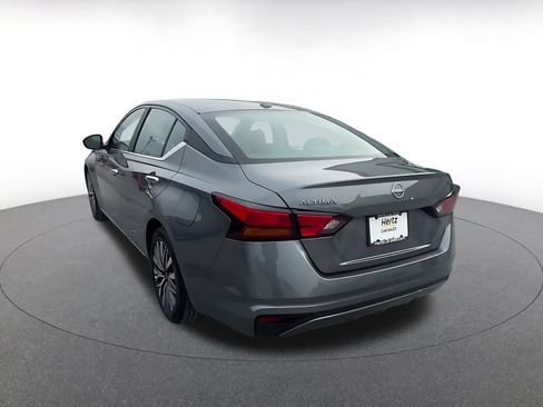 Used 2025 Nissan Altima 2.5 SV image 11