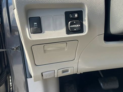 Used 2013 Toyota Corolla LE FWD image 33