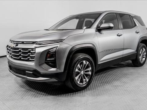 Used 2025 Chevrolet Equinox LT FWD image 2