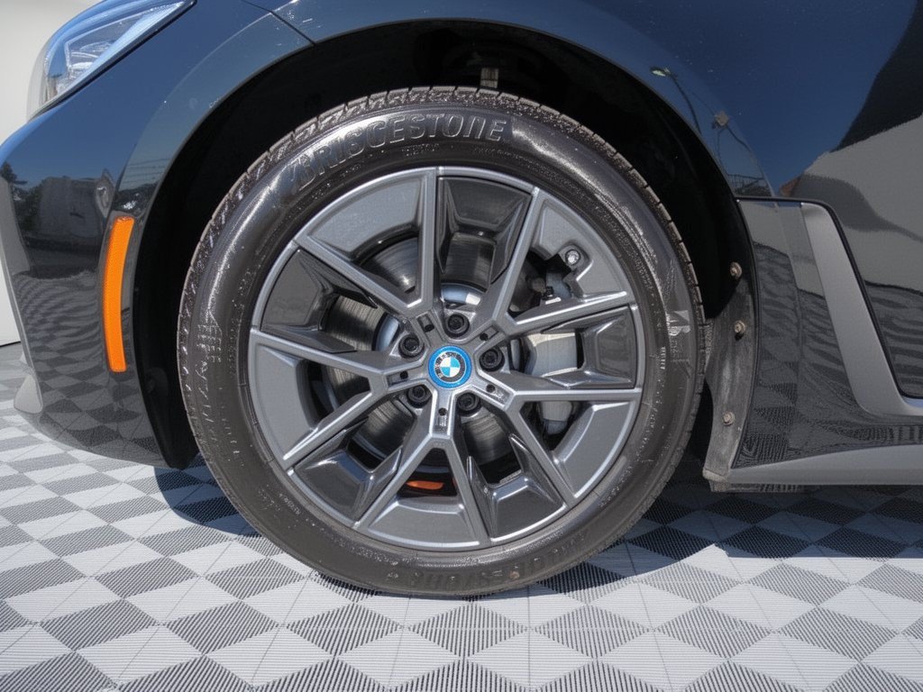 Used 2023 BMW i4 eDrive35 RWD image 13