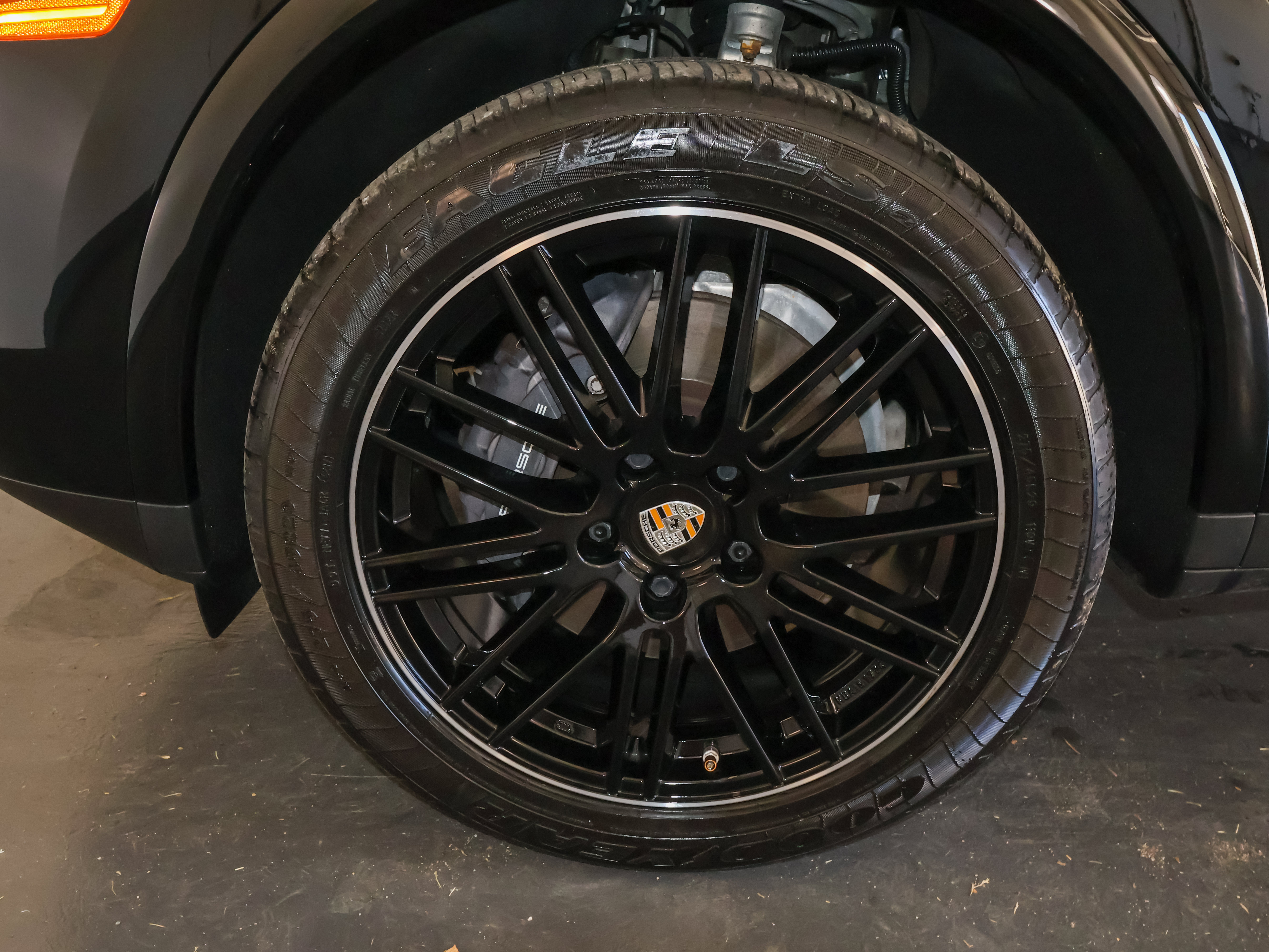 Used 2018 Porsche Cayenne Platinum Edition AWD/4WD image 30