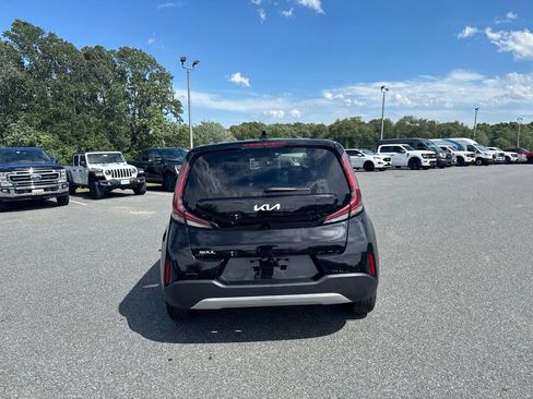 Used 2025 Kia Soul LX w/ LX Technology Package FWD image 5