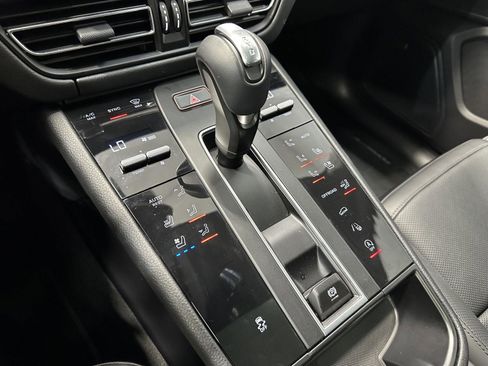 Used 2026 Porsche Macan Turbo AWD/4WD image 31