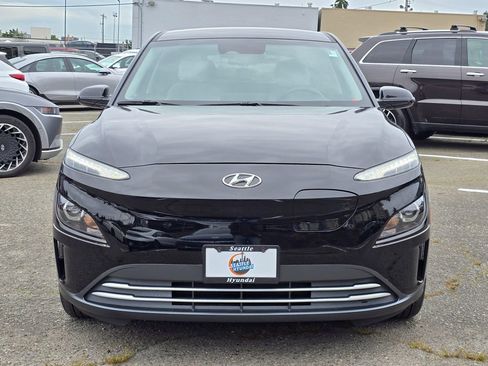 Used 2023 Hyundai Kona SE FWD image 2