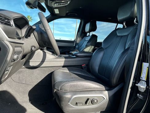 Used 2024 Jeep Wagoneer Series II w/ Flexible Seating Group image 5