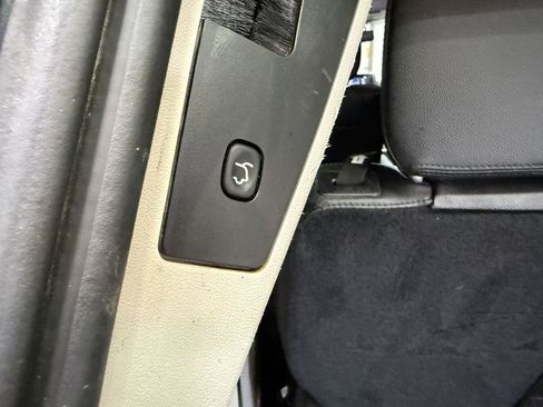 Used 2014 Chrysler Town & Country Touring-L w/ Driver Convenience Group FWD image 26