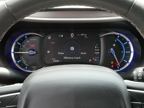 Used 2023 Chrysler Pacifica Touring-L FWD image 21