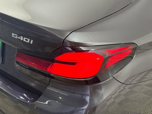 Used 2023 BMW 540i w/ Premium Package image 34