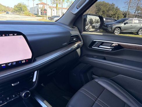 Used 2025 Chevrolet Tahoe High Country image 24