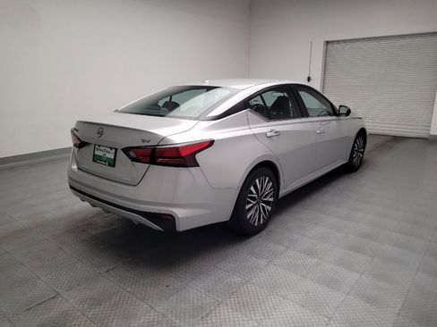 Used 2024 Nissan Altima 2.5 SV FWD image 9