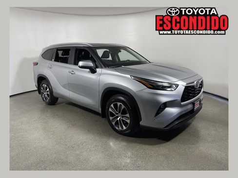 Used 2023 Toyota Highlander XLE image 1