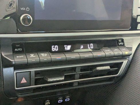 Certified 2026 Toyota Camry Hybrid FWD image 21