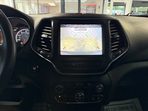 Used 2020 Jeep Cherokee Trailhawk AWD/4WD image 20
