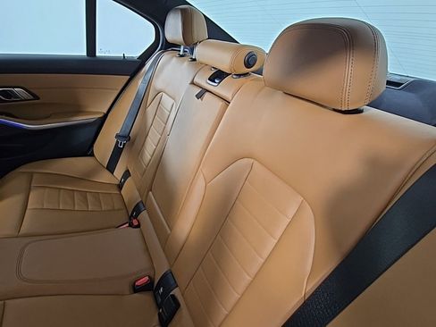 Used 2019 BMW 330i xDrive Sedan w/ Premium Package image 17