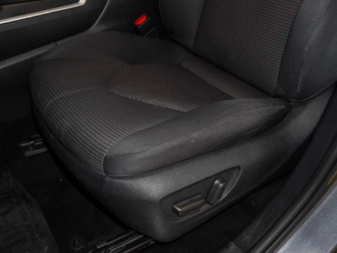 Used 2022 Toyota Highlander LE image 24