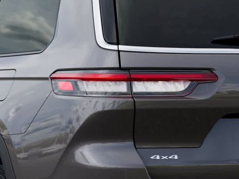 New 2025 Jeep Grand Cherokee L Laredo w/ Luxury Tech Group I AWD/4WD image 9