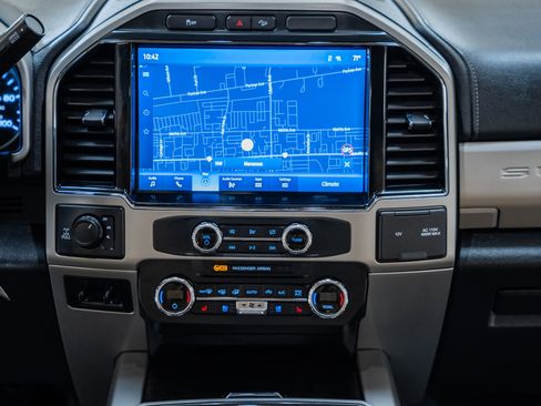 Used 2022 Ford F350 Lariat w/ Chrome Package image 28