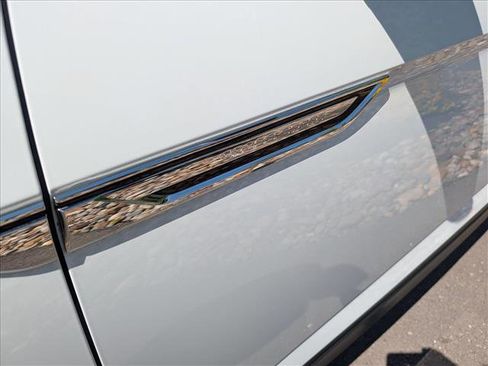 Used 2025 Volkswagen Atlas Cross Sport SE w/ Panoramic Sunroof Package AWD/4WD image 10