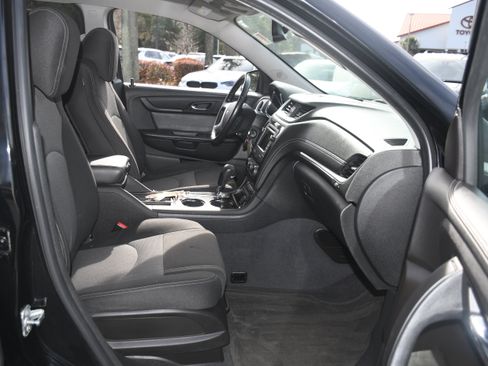 Used 2017 Chevrolet Traverse LT image 20