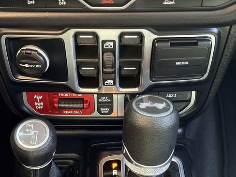 Used 2025 Jeep Wrangler Unlimited Rubicon image 21