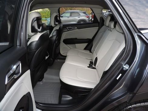 Used 2024 Kia Sportage EX image 21