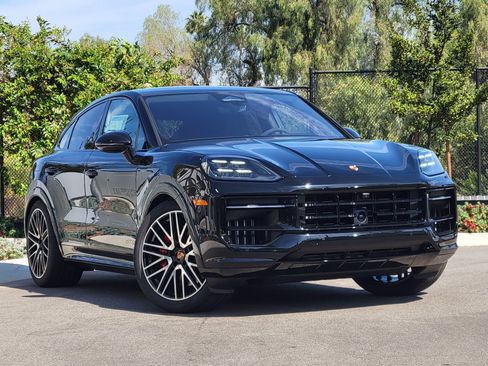 New 2026 Porsche Cayenne GTS AWD/4WD image 9