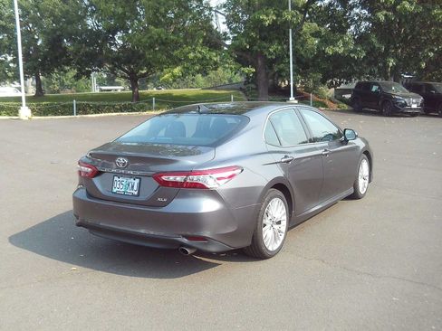 Used 2018 Toyota Camry XLE w/ Audio Package FWD image 5