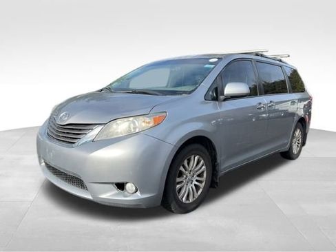 Used 2011 Toyota Sienna XLE image 35