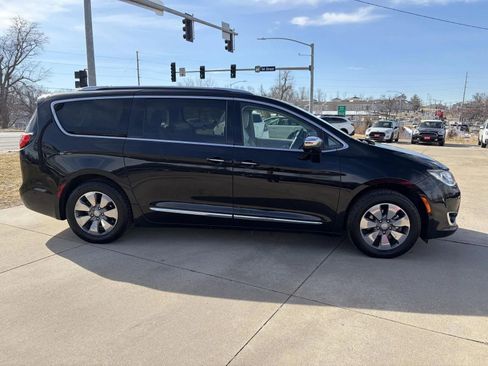 Used 2018 Chrysler Pacifica Limited w/ Advanced Safetytec Group image 4