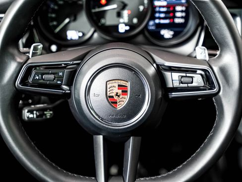 Used 2026 Porsche Macan AWD/4WD image 17