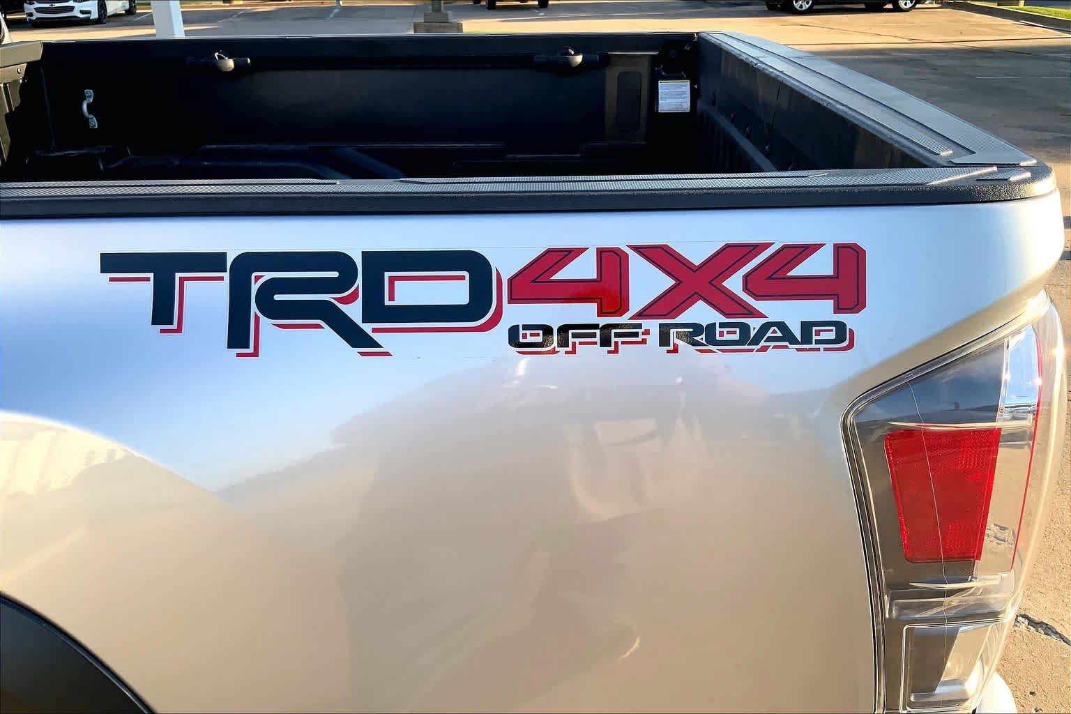 Used 2023 Toyota Tacoma TRD Off-Road w/ Technology Package AWD/4WD image 10