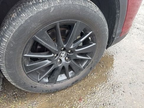 Used 2019 Toyota Highlander SE image 26