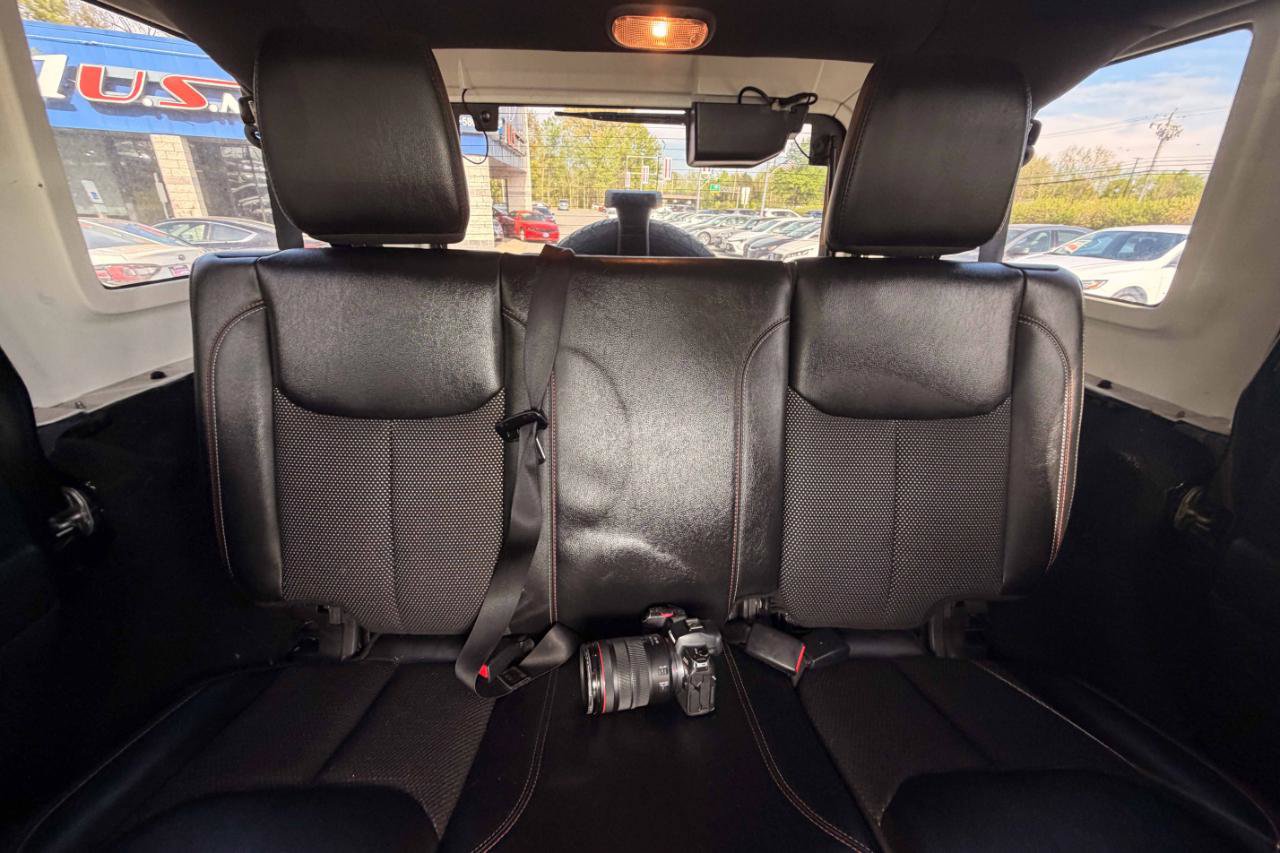 Used 2016 Jeep Wrangler Unlimited Sahara AWD/4WD image 12