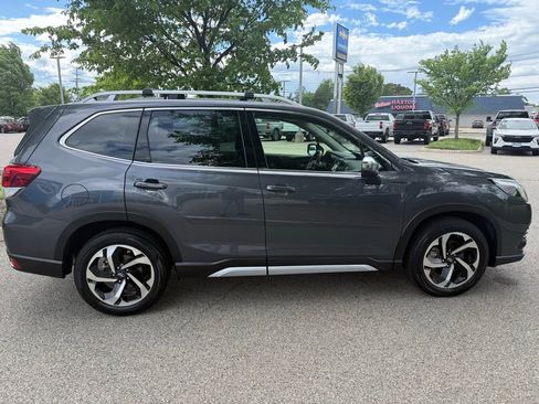 Used 2022 Subaru Forester Touring AWD/4WD image 5