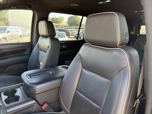 Used 2023 Chevrolet Suburban Premier image 21