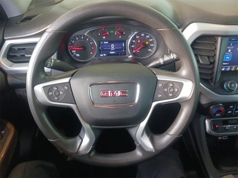 Used 2023 GMC Acadia SLE image 17