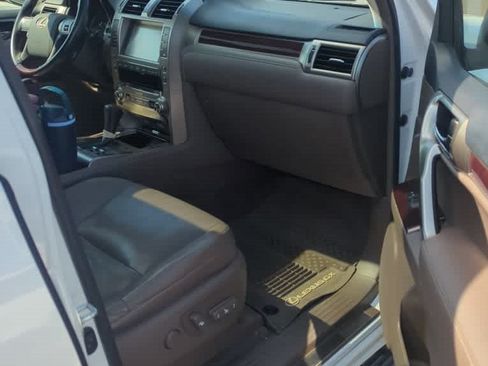 Used 2018 Lexus GX 460 Premium w/ Premium Package AWD/4WD image 3