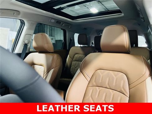 New 2026 Nissan Pathfinder Platinum image 3