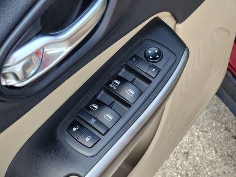 Used 2019 Jeep Cherokee Latitude w/ Popular Appearance Group AWD/4WD image 14