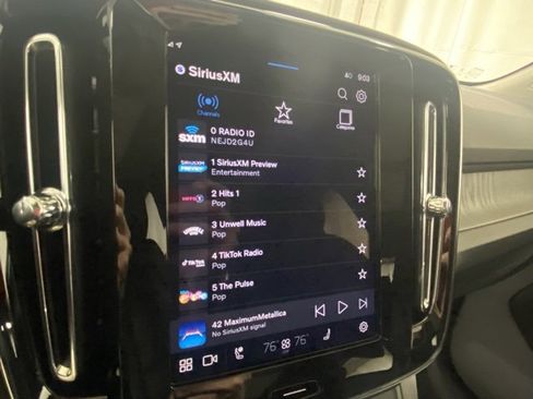 Used 2025 Volvo XC40 B5 Plus image 21