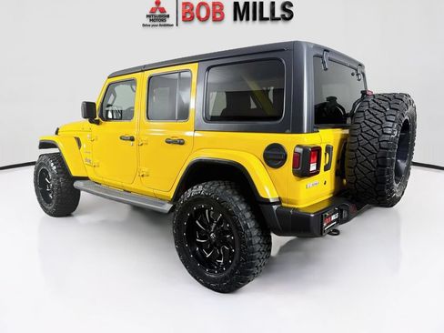 Used 2020 Jeep Wrangler Unlimited Sahara AWD/4WD image 5