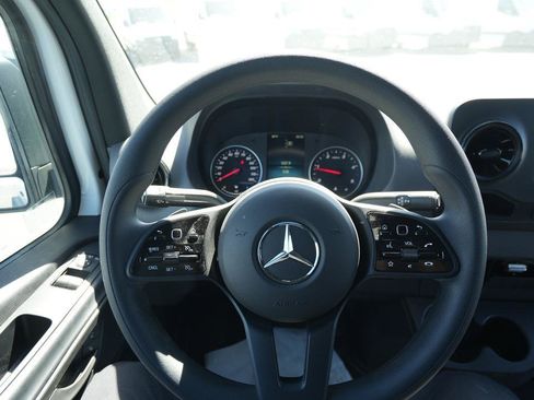 Used 2024 Mercedes-Benz Sprinter 2500 image 8