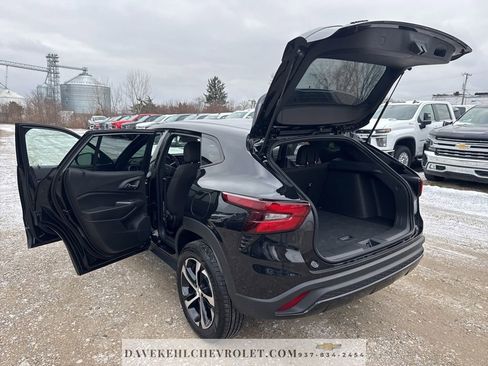 Used 2025 Chevrolet Trax RS w/ Driver Confidence Package image 12