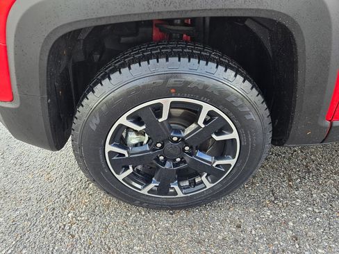 Used 2023 Jeep Renegade Trailhawk AWD/4WD image 9