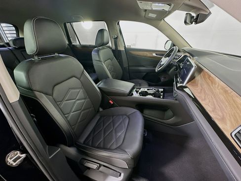 Used 2025 Volkswagen Atlas SE image 31