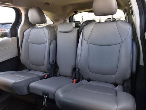 Used 2021 Toyota Sienna XLE w/ XLE Plus Package image 23